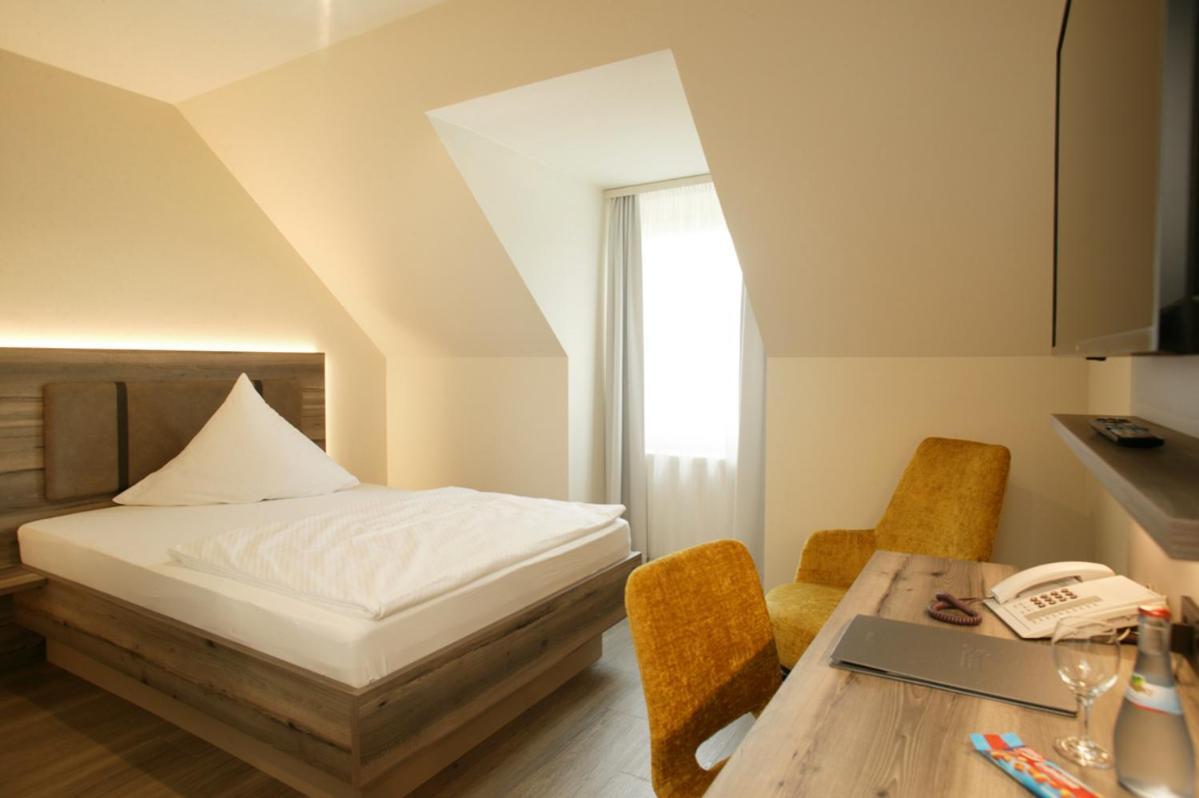 Hotel Sonne Garni Rudersberg ภายนอก รูปภาพ