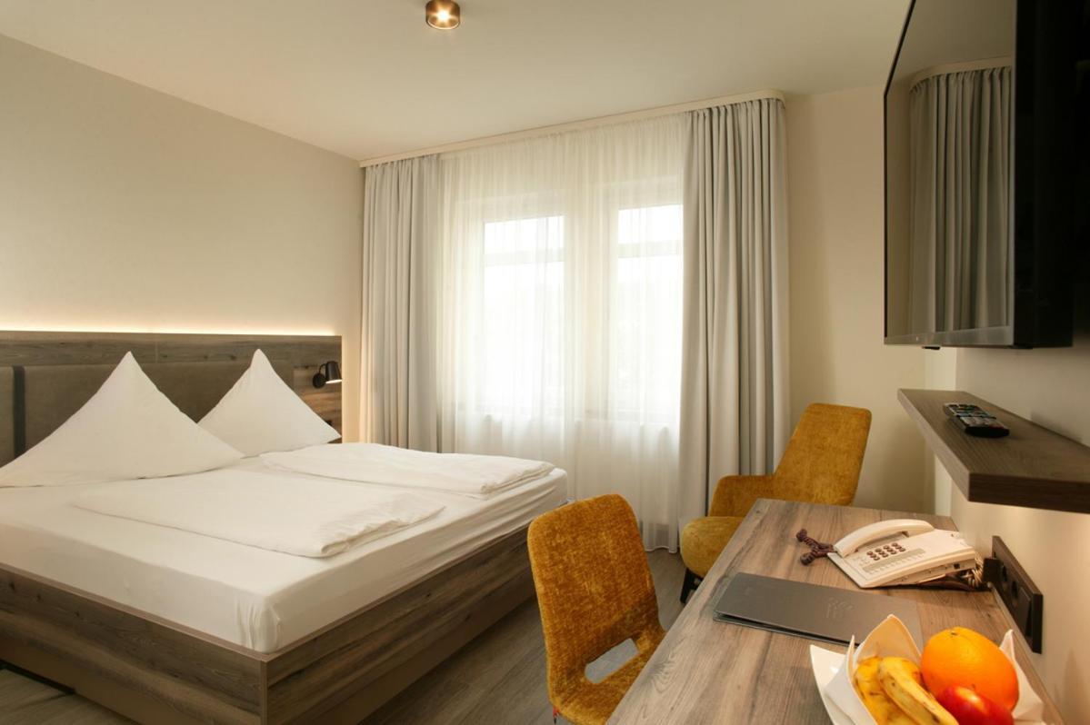 Hotel Sonne Garni Rudersberg ภายนอก รูปภาพ